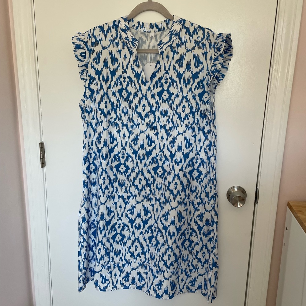 Woman’s XL blue and white dress